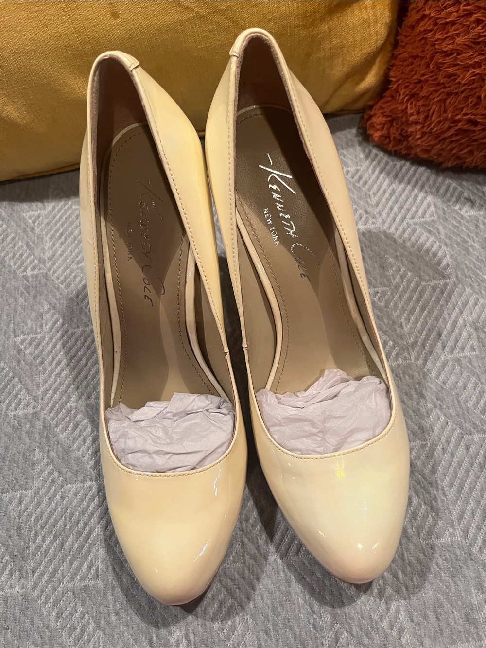 Kenneth Cole New York Pale Cream Patent Leather Pointed-Toe Pumps